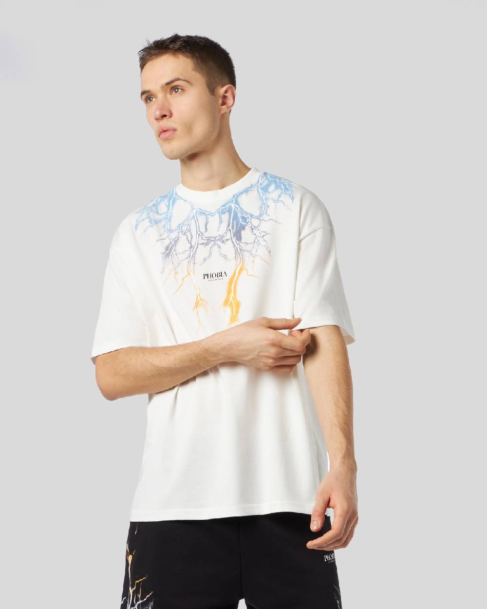 Phobia Archive T-SHIRT BIANCA CON FULMINI BICOLORE GIALLO E BLU Sottocosto